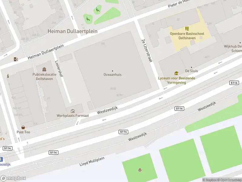 Ambulance met gepaste spoed naar de Westzeedijk in Rotterdam