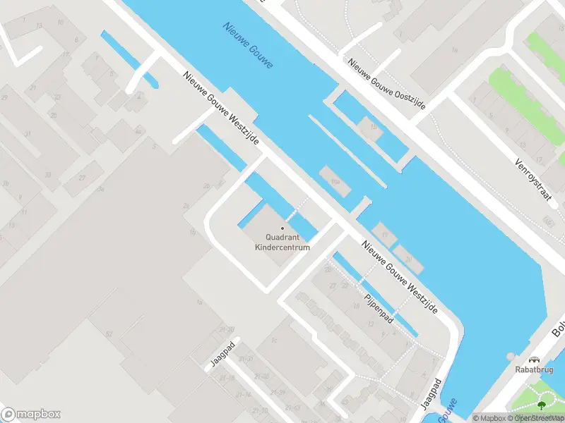 Ambulance met grote spoed naar de Nieuwe Gouwe W.Z. in Gouda
