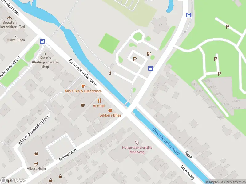 Ambulance met grote spoed naar de Binnenweg in Bennebroek