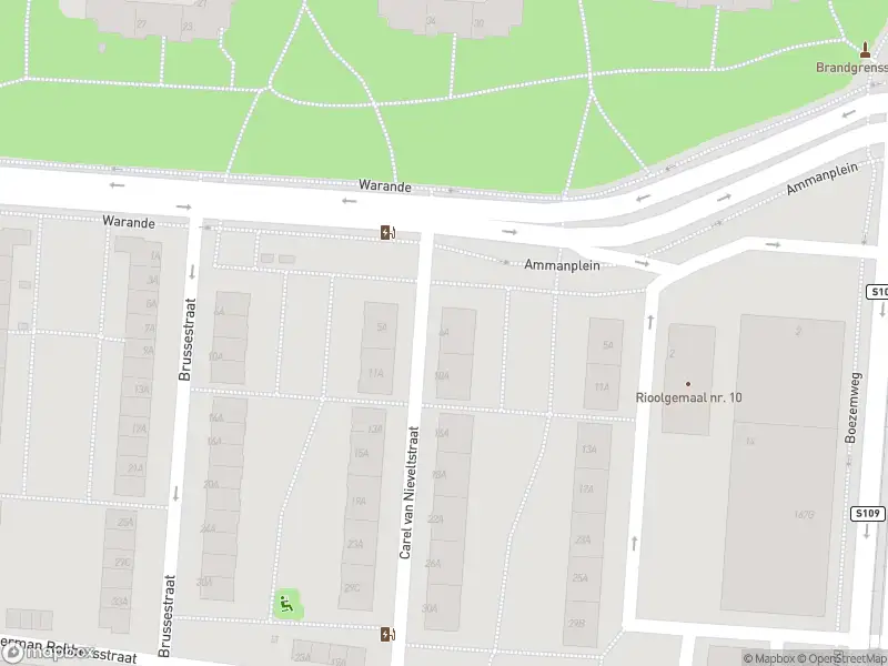 Ambulance met grote spoed naar de Carel van Nieveltstraat in Rotterdam