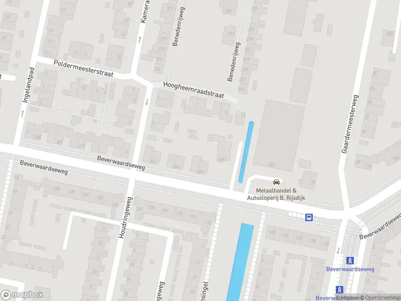 Ambulance met gepaste spoed naar de Beverwaardseweg in Rotterdam