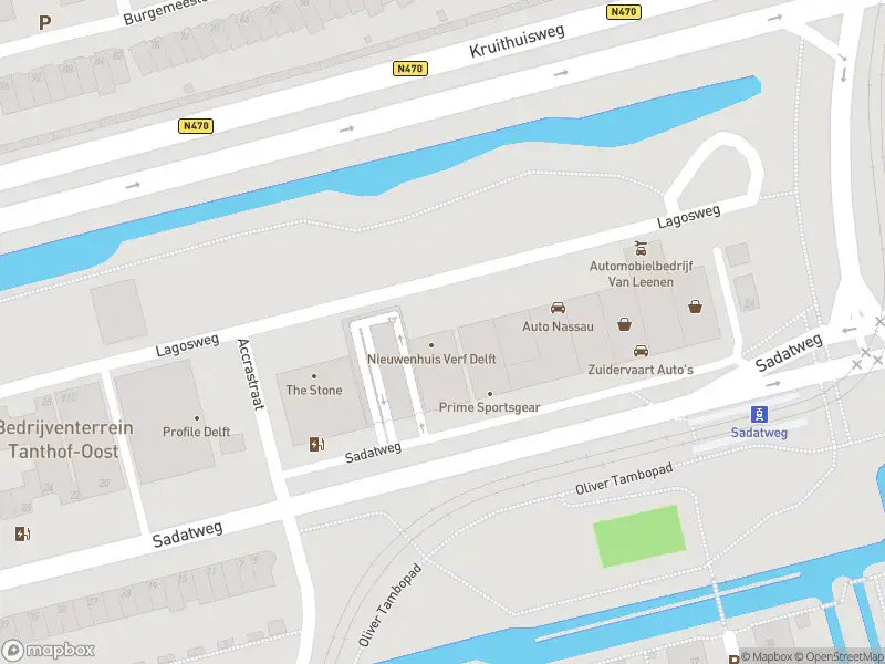 Ambulance met grote spoed naar de Lagosweg in Delft