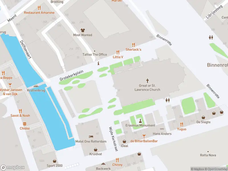 Ambulance met grote spoed naar de Grotekerkplein in Rotterdam