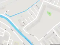 Ambulance met grote spoed naar de Sparrendal in Maassluis