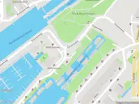 Ambulance met grote spoed naar de Sixhavenweg in Amsterdam