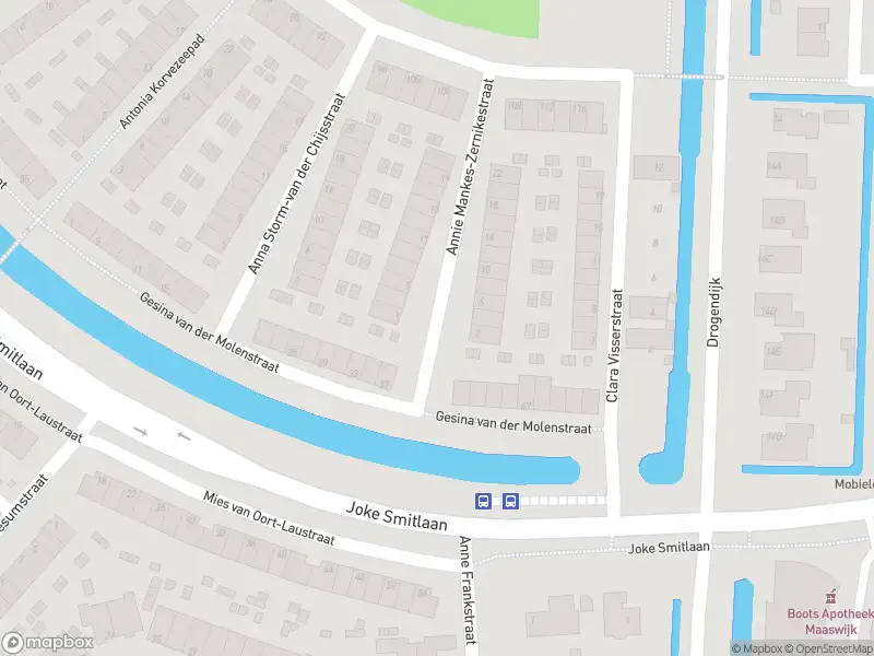 Ambulance met gepaste spoed naar de Annie Mankes-Zernikestraat in Spijkenisse