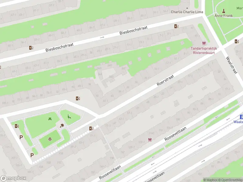Ambulance met grote spoed naar de Roerstraat in Amsterdam