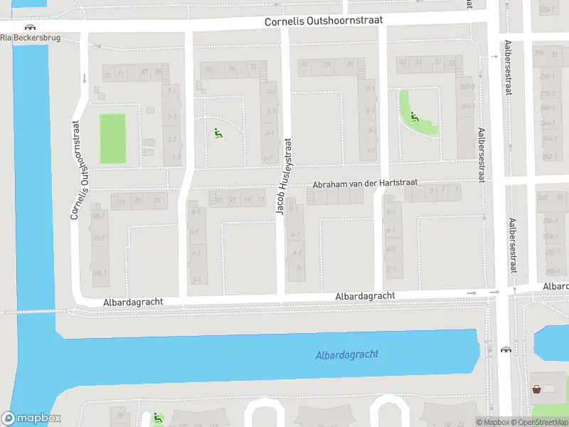 Ambulance met grote spoed naar de Jacob Husleystraat in Amsterdam