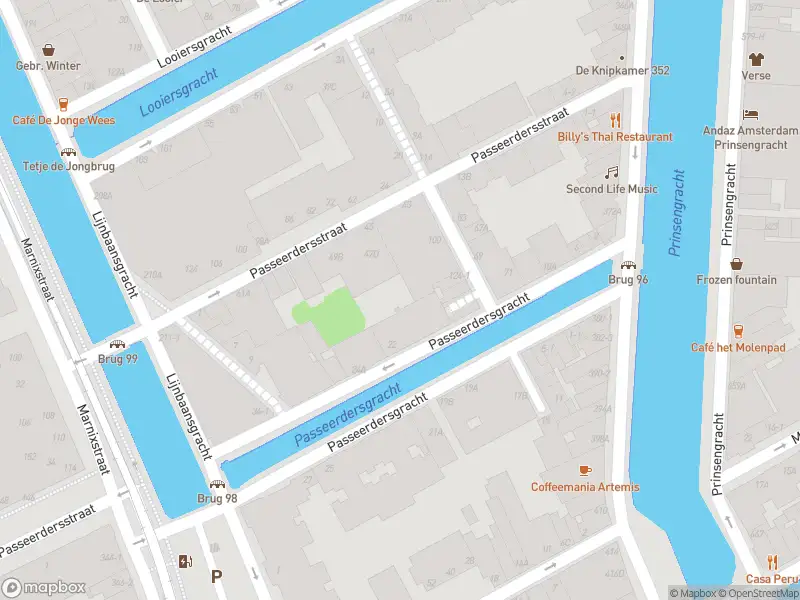 Ambulance met grote spoed naar de Eerste Passeerdersdwarsstraat in Amsterdam