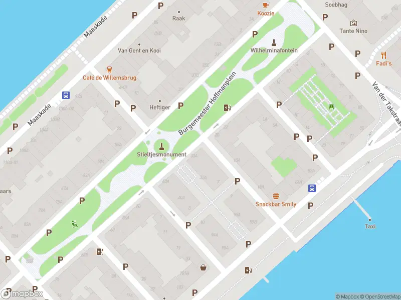 Ambulance met grote spoed naar de Van der Takstraat in Rotterdam