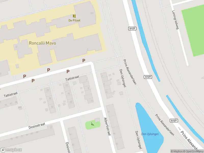 Ambulance met grote spoed naar de Albertistraat in Rotterdam