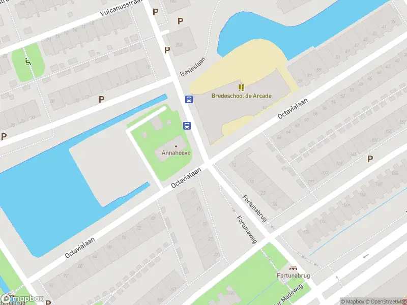 Ambulance met gepaste spoed naar de Fortunaweg in Leiden