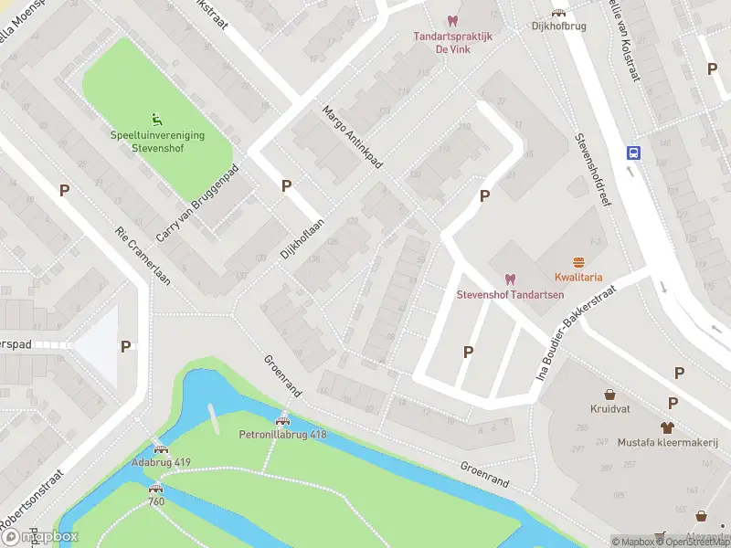 Ambulance met grote spoed naar de Dobbedreef in Leiden