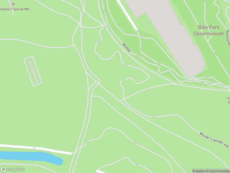 Ambulance met grote spoed naar de Heuvelweg in Velsen-Zuid