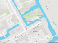 Ambulance met grote spoed naar de Pietersbergweg in Amsterdam