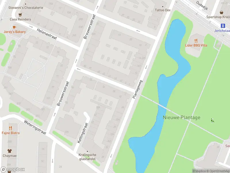 Ambulance met gepaste spoed naar de Koenenstraat in Rotterdam