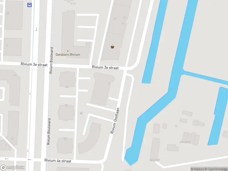 Ambulance met grote spoed naar de Rivium Oostlaan in Capelle aan den IJssel