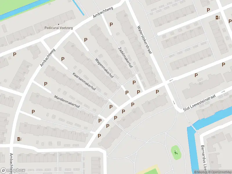 Ambulance met grote spoed naar de Wagenmakerhof in Schiedam
