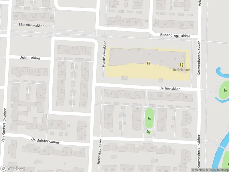Ambulance met grote spoed naar de Berlijn-akker in Barendrecht