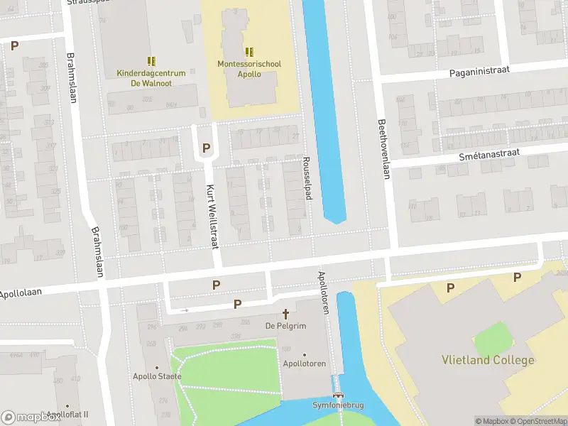Ambulance met grote spoed naar de Apollolaan in Leiden