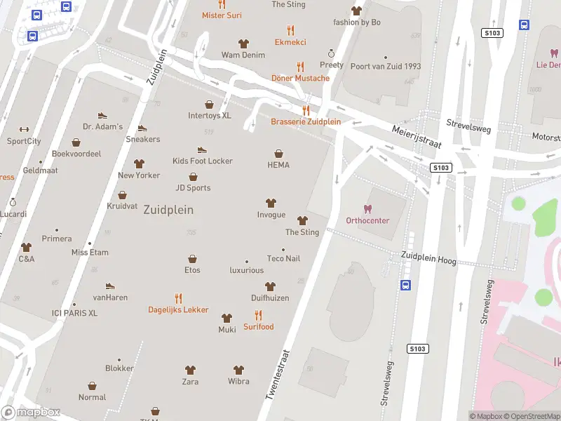 Ambulance met grote spoed naar de Zuidplein Hoog in Rotterdam