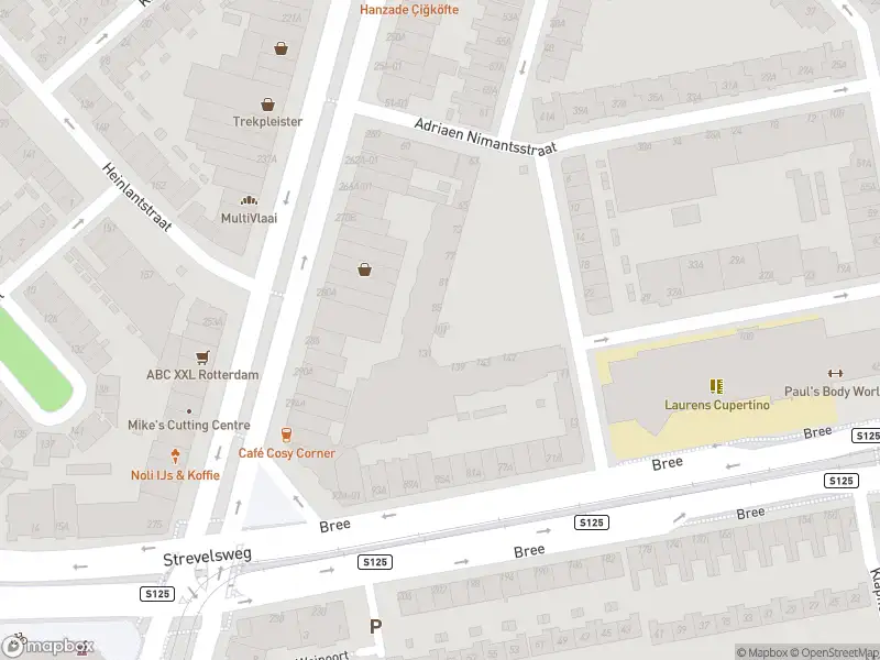 Ambulance met gepaste spoed naar de Walravenstraat in Rotterdam