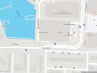 Politie met grote spoed naar de Rijnhavenkade in Alphen aan den Rijn vanwege personen te water