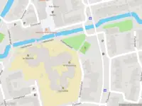 Ambulance met grote spoed naar de Arendlaan in Delft