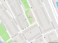 Ambulance met grote spoed naar de Van Alkemadestraat in Delft
