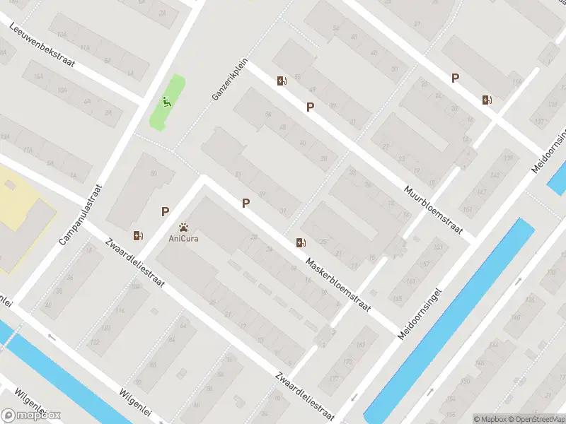 Ambulance met grote spoed naar de Maskerbloemstraat in Rotterdam