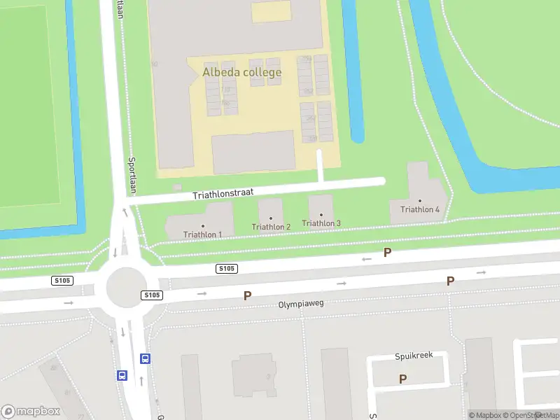 Ambulance met gepaste spoed naar de Triathlonstraat in Rotterdam