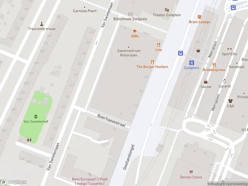 Ambulance met gepaste spoed naar de Boerhaavestraat in Rotterdam