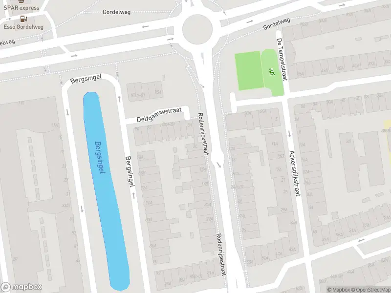 Ambulance met gepaste spoed naar de Rodenrijsestraat in Rotterdam