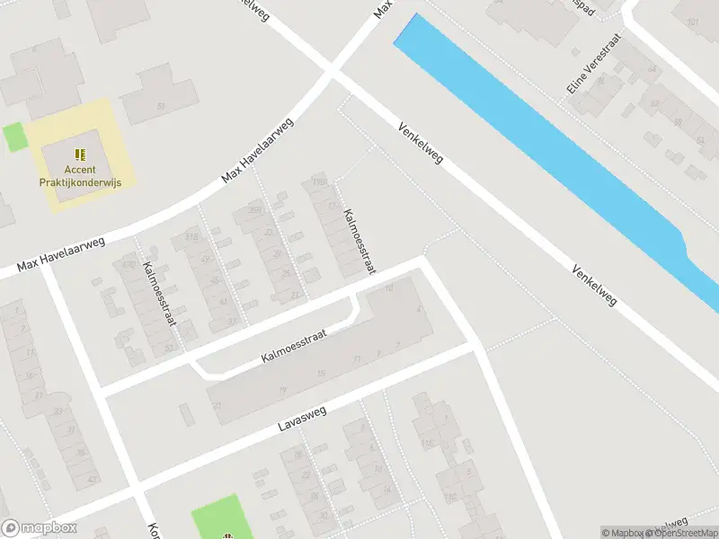 Ambulance met grote spoed naar de Kalmoesstraat in Hoogvliet Rotterdam
