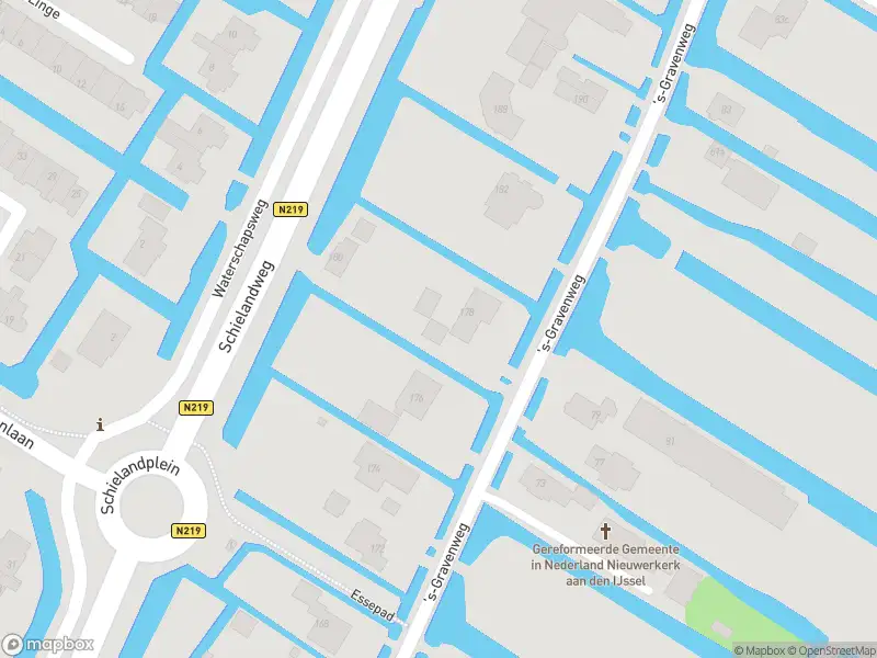 Ambulance met gepaste spoed naar de 's-Gravenweg in Nieuwerkerk aan den IJssel