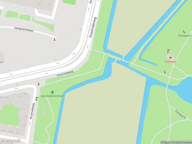 Ambulance met grote spoed naar de Kramatweg in Amsterdam