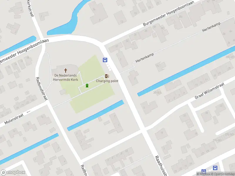 Ambulance met grote spoed naar de Raadhuisstraat in Hoogwoud