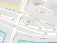 Ambulance met grote spoed naar de Abram van Rijckevorselweg in Rotterdam