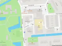 Ambulance met grote spoed naar de Tibullushof in Rotterdam