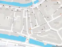 Ambulance met gepaste spoed naar de Grote Spuistraat in Dordrecht