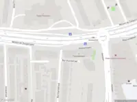 Ambulance met gepaste spoed naar de Paleizenbaan in Leiden