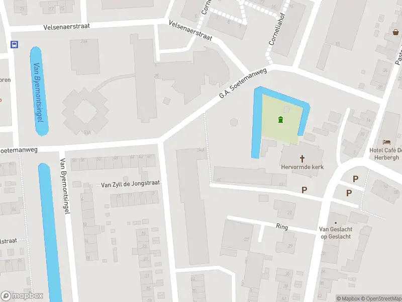 Ambulance met gepaste spoed naar de G.A.Soetemanweg in Pernis Rotterdam