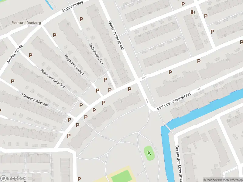 Ambulance met gepaste spoed naar de Kolenbranderstraat in Schiedam