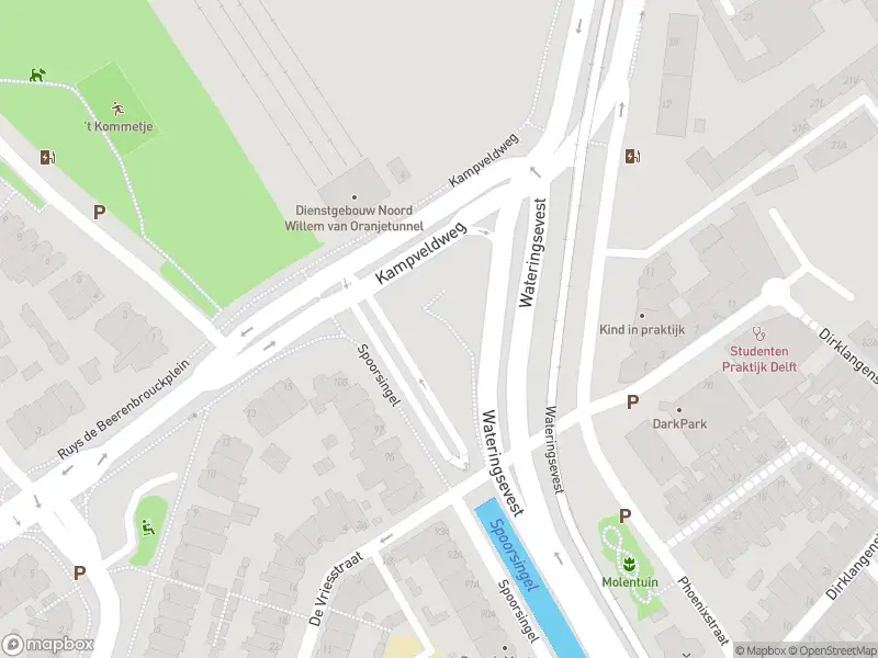 Ambulance met grote spoed naar de Kampveldweg in Delft