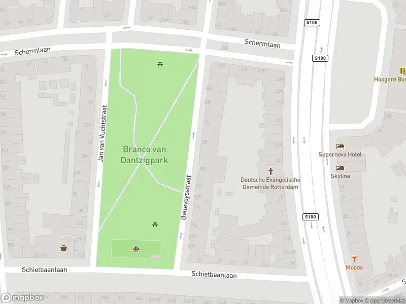Ambulance met gepaste spoed naar de Bellevoysstraat in Rotterdam