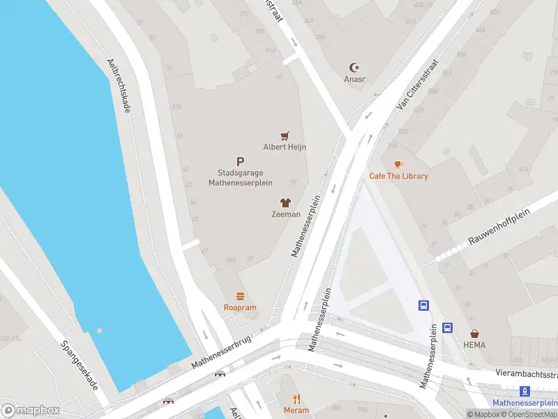 Ambulance met gepaste spoed naar de Mathenesserplein in Rotterdam