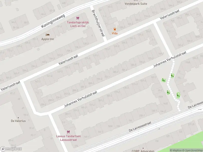 Ambulance met grote spoed naar de Dufaystraat in Amsterdam