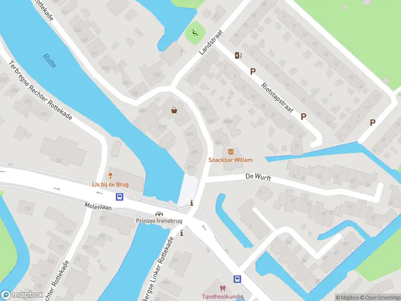 Ambulance met gepaste spoed naar de Bergse Linker Rottekade in Rotterdam
