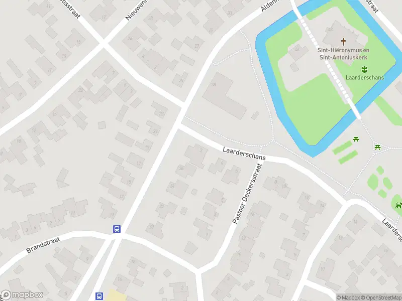 Ambulance met grote spoed naar de Laarderschans in Weert
