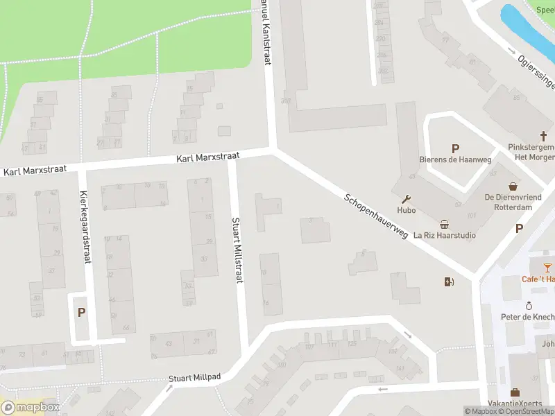 Ambulance met gepaste spoed naar de Stuart Millstraat in Rotterdam